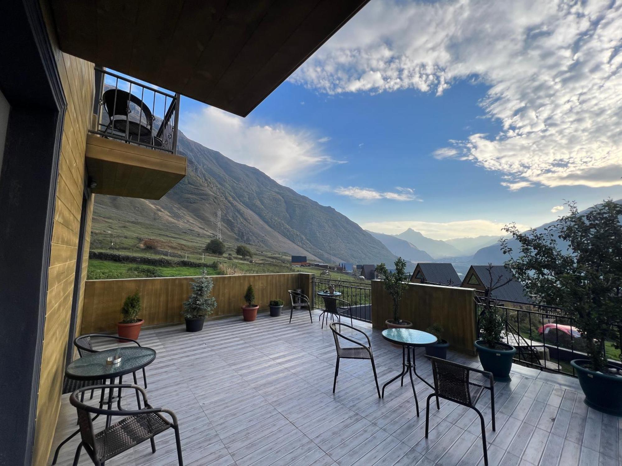 Up Hotel Kazbegi Ngoại thất bức ảnh