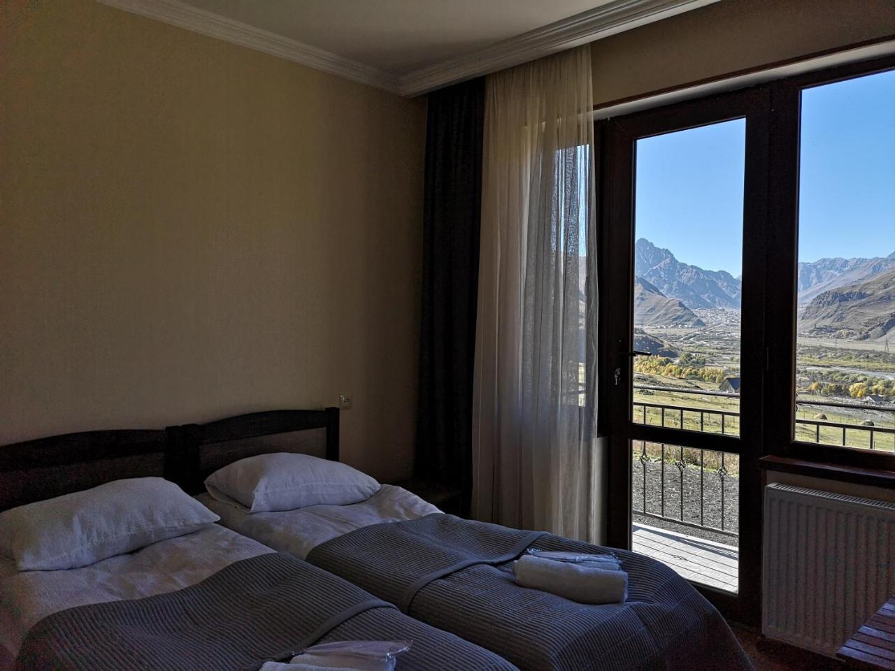 Up Hotel Kazbegi Ngoại thất bức ảnh